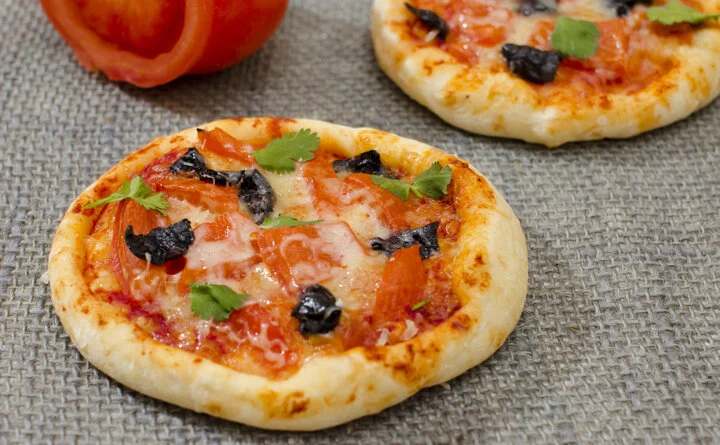 Mini Pita Pizza de Calabresa